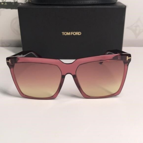 NEW Tom Ford TF764 69T Sunglasses – Shiny Bordeaux Frame / Gradient Bordeaux Le